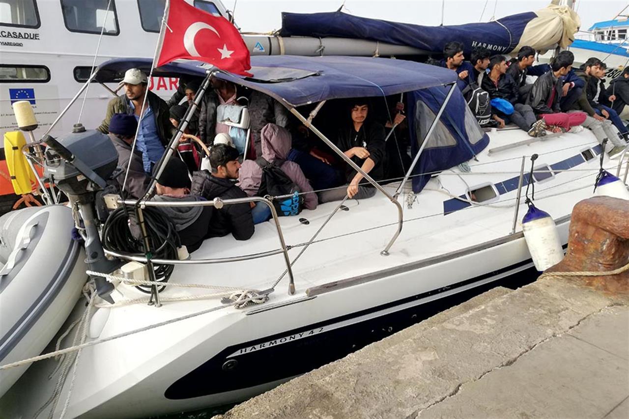 Dalla Turchia alla Sicilia in barca a vela: le nuove rotte dei trafficanti 