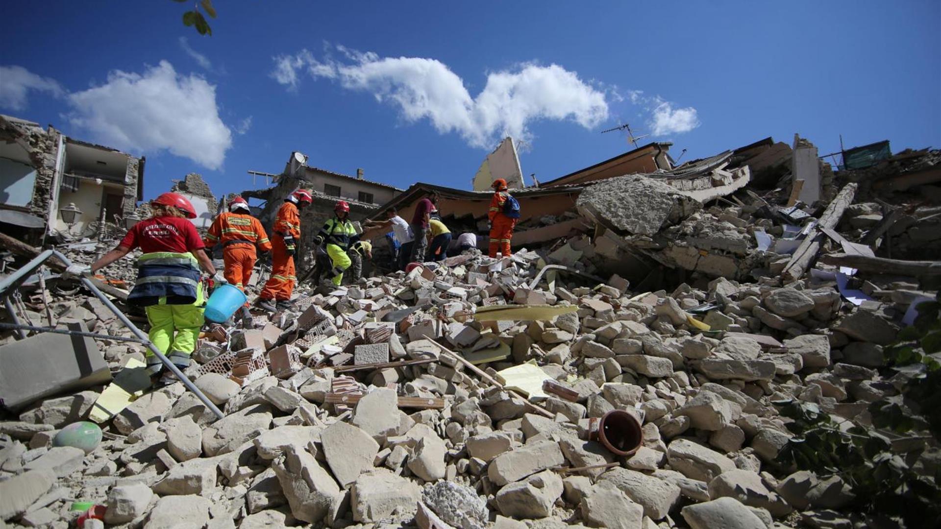 Terremoto In Centro Italia Le Immagini Di Amatrice Distrutta 4 1