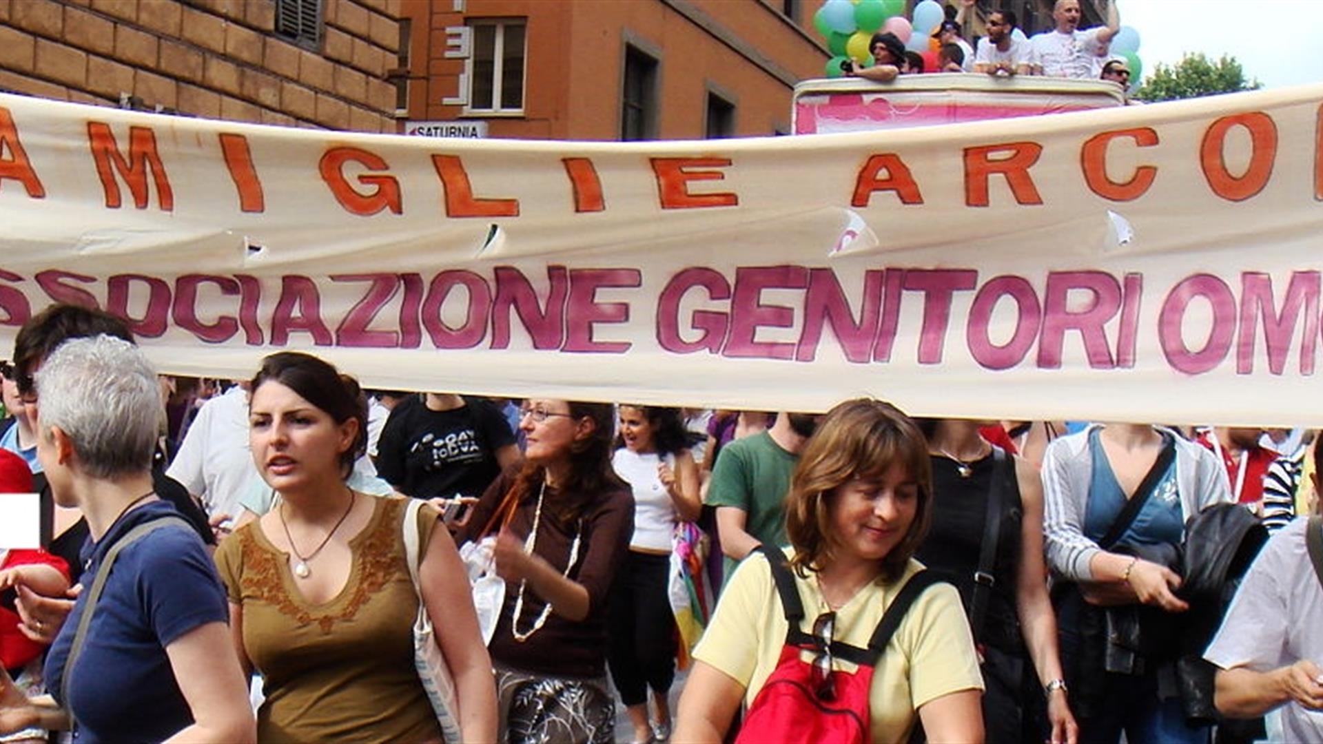 1280Px Gay Pride Roma 2008 Famiglie Arcobaleno Crop