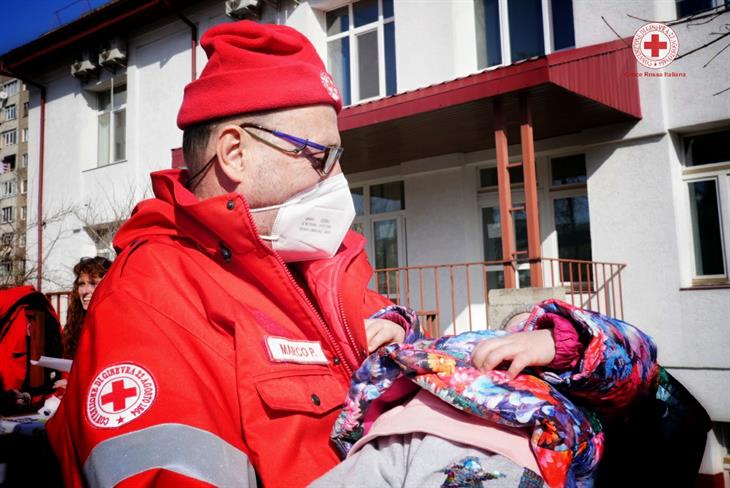 3844207 Ucraina Croce Rossa Italiana Evacuate 80 Persone Fragili Da Leopoli In Viaggio Verso L Italia Foto1