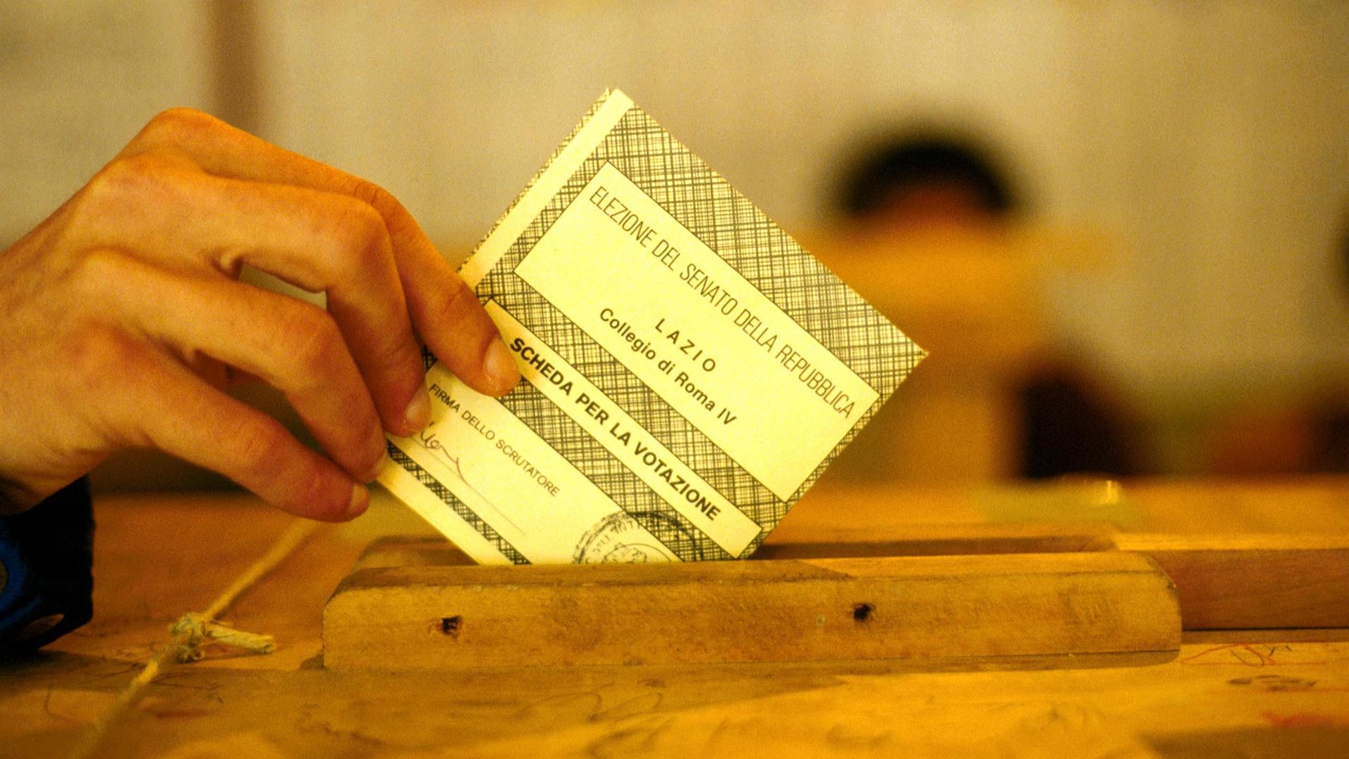 Votazioni 2013 ELEZIONI VOTAZIONI FOTO DI © CARLO LANNUTTI:SINTESI 
