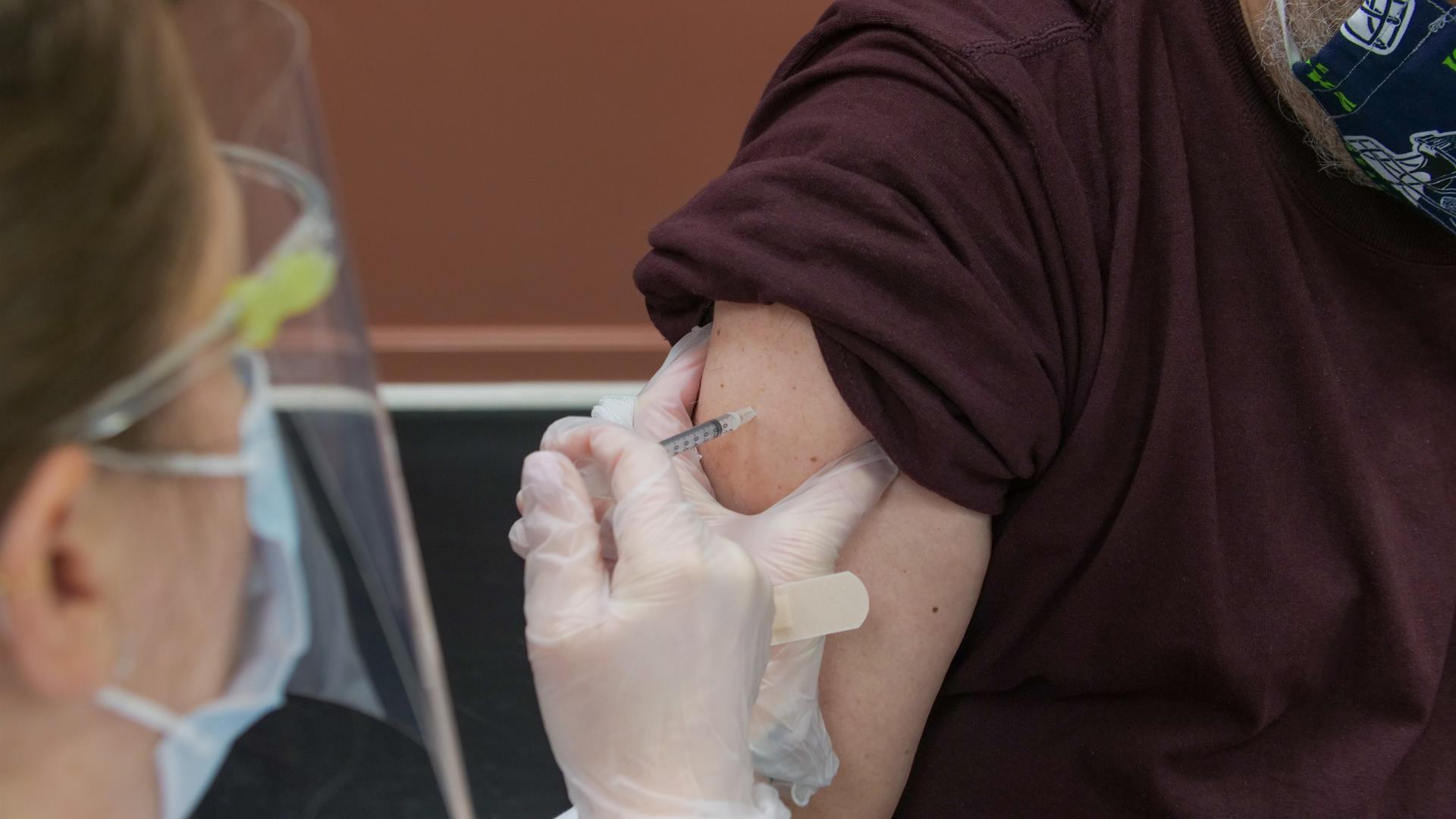 Steven Cornfield Vaccination Unsplash