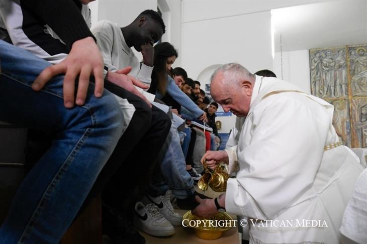 Papa Lavanda Piedi Carcere @Vatican Media
