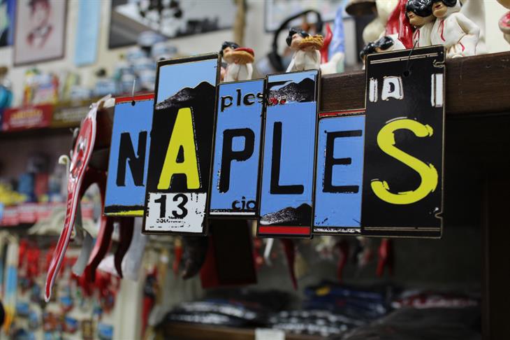 Napoli, cartello al mercato