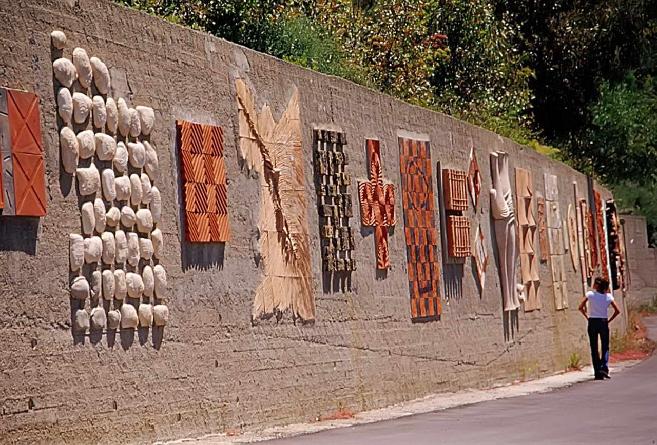 Muro Di Ceramica 4 AA
