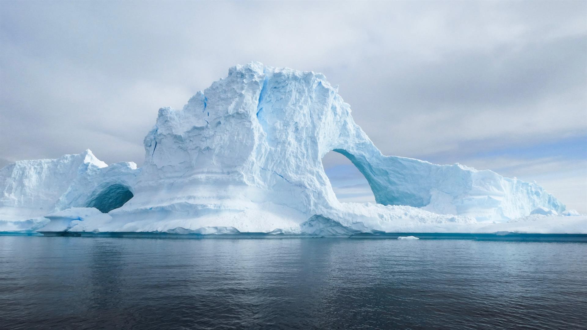 Derek Oyen Iceberg Unsplash